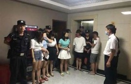 麻豆传媒视频：女总裁的职场风云与爱情故事