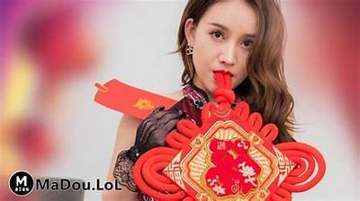 麻豆传媒贺岁片：空姐的浪漫成长故事