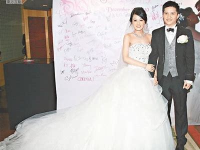 麻豆传媒结婚请帖：浪漫婚礼邀请，让爱与幸福满溢